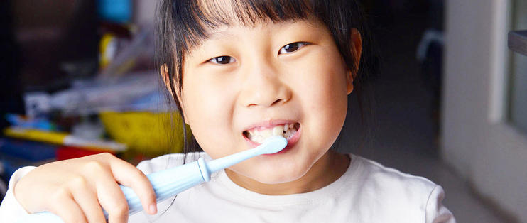 该给孩子挑怎样的电动牙刷？刷毛软能指导会评分让孩子爱上刷牙
