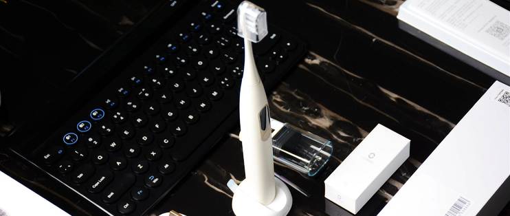 在牙刷上面装个智能触屏？OcleanX智能触屏电动牙刷评测