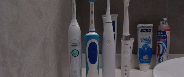 一两百的电动牙刷真的不能用？说说我在用的这几款电动牙刷优缺点！