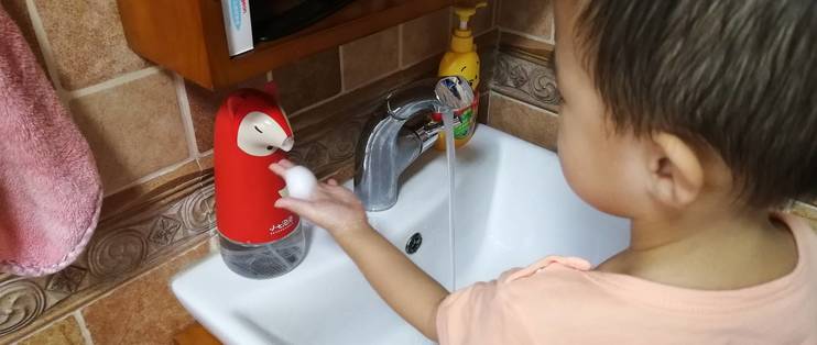 小七泡泡自动感应泡沫洗手机，让洗手也变成一件妙趣横生的事。