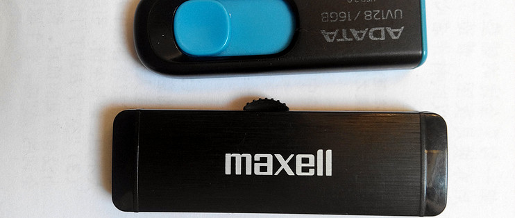 AData威刚UV12816GBU盘&Maxell麦克赛尔双龙系列16GB